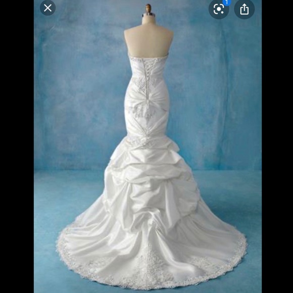DISNEY Wedding Gown- Ariel - Picture 3 of 4